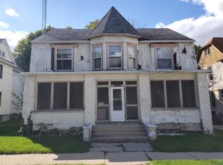 520 S Carroll Ave, Freeport, IL 61032