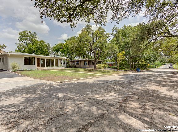 3rd image of 123 Oakleaf Dr