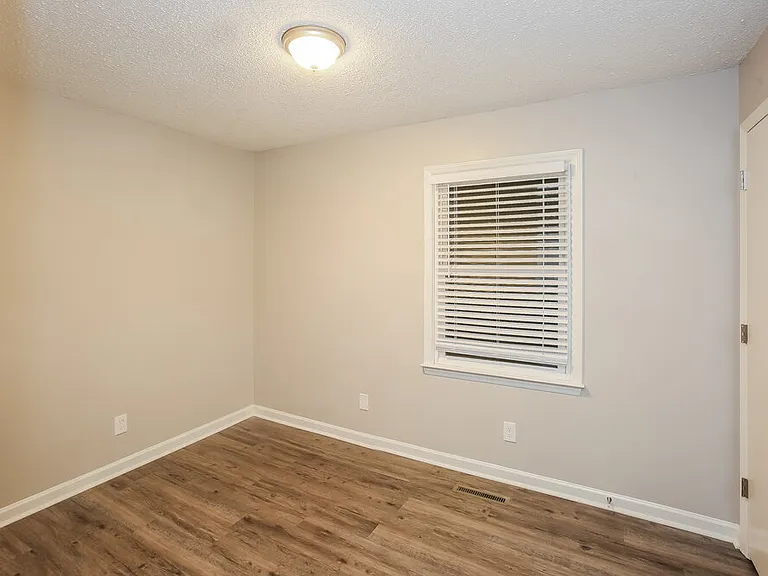 431 Hillcrest Dr — Photo 13
