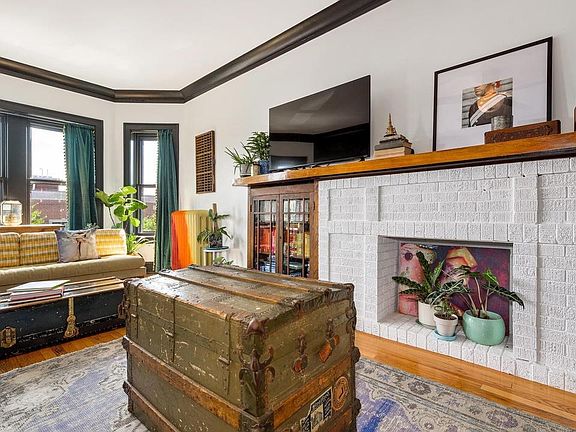 2nd image of 1302 W Waveland Ave #3