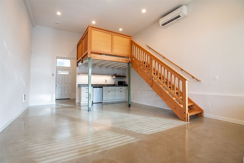 3rd image of 6722 15th Avenue W