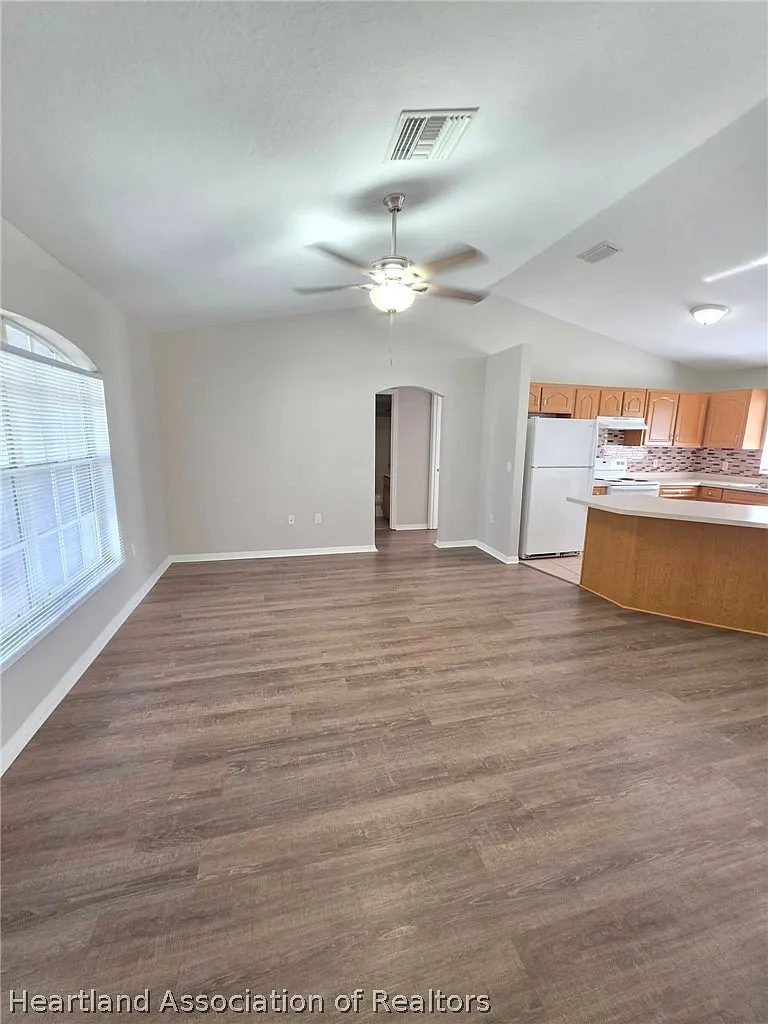 3 bed, 2.0 bath, 1206 sqft, $1,775 — Photo 3