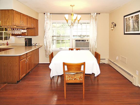 5th image of 7110 Castle Manor Dr