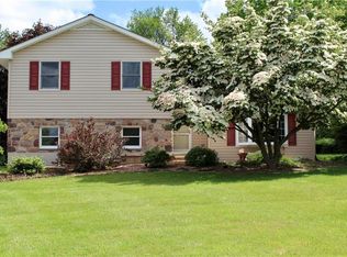 5001 Buss Dr, Emmaus, PA 18049