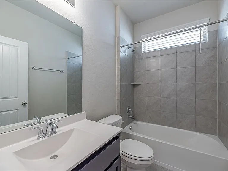 28503 Hannahs Harbor Ln — Photo 21