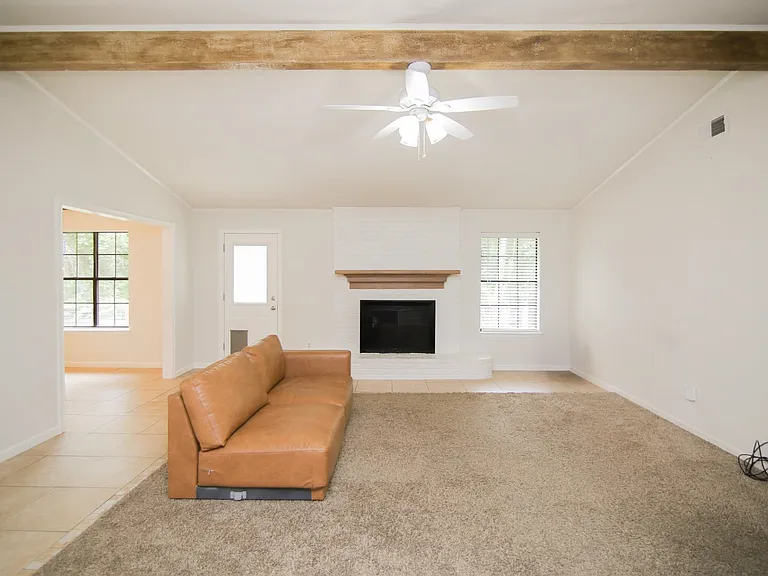 413 Woodway Ln — Photo 4