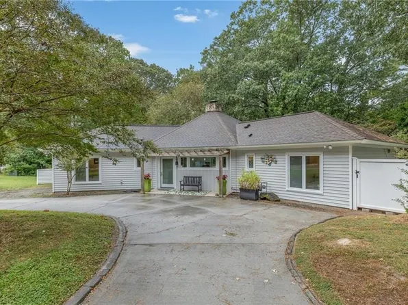 720 Pinetree Dr, Virginia Beach, VA 23452