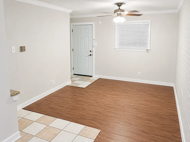 2428 Louise St #202 — Photo 3