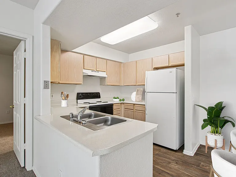 The Village at Sun Valley Apartments — Photo 19