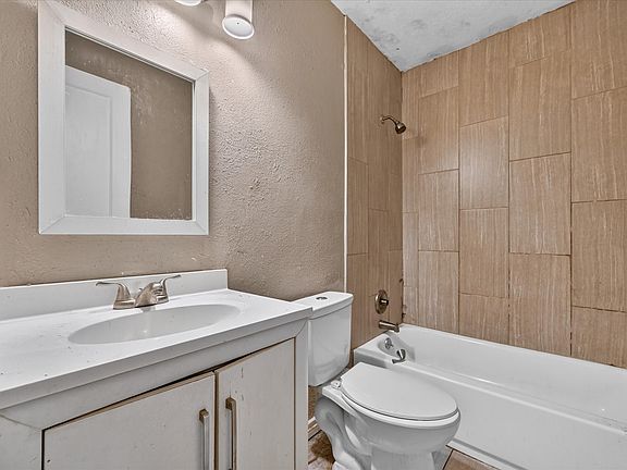 5th image of 3933 Winfield Ave