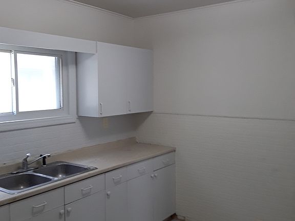 2nd image of 1308 Kensington Ave #1ST