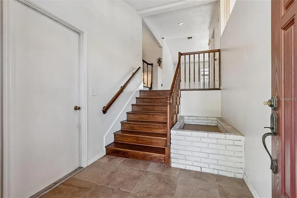 4 bed, 2.5 bath, 2411 sqft, $3,250 — Photo 3