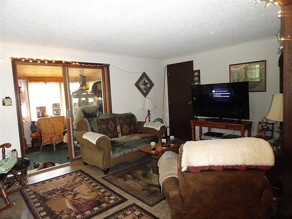 3rd image of 106 Woodward Dr