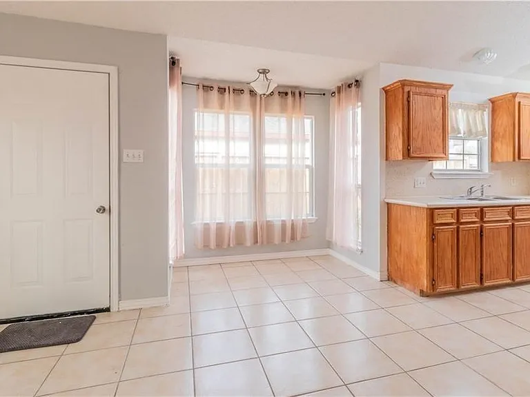 7945 Fox Dr — Photo 2