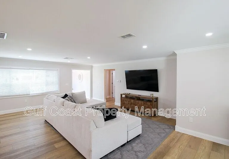 691 Russell St — Photo 25