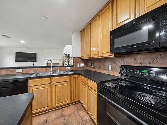 4th image of 2719 Chatford Hollow Ln