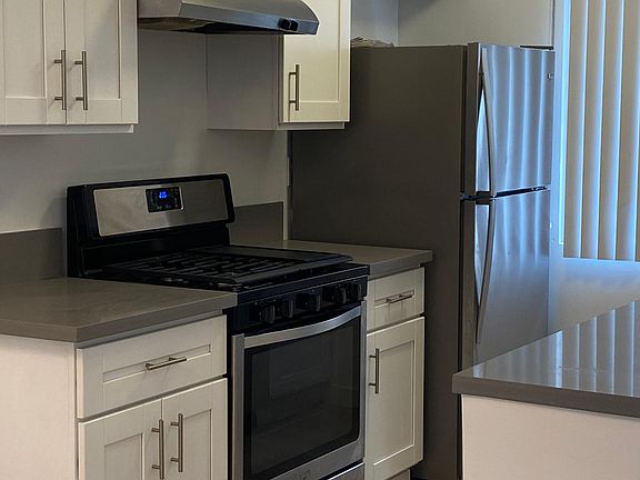 5th image of 1638 Granville Ave APT 7
