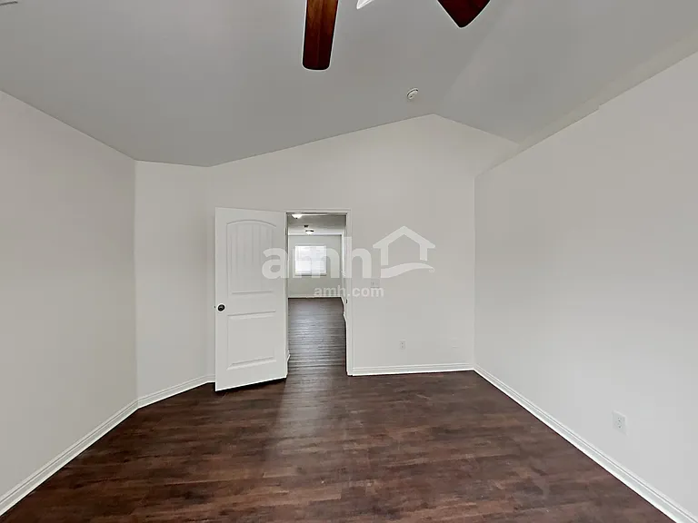 7506 N Addison Ave — Photo 9