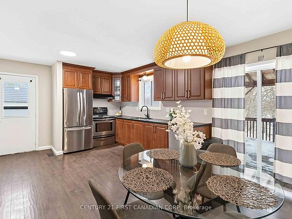 3rd image of 40 Culver Ct