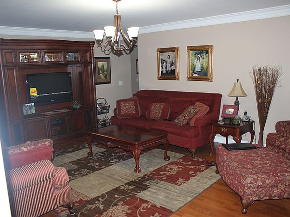 3rd image of 204 Forrest Hills Dr