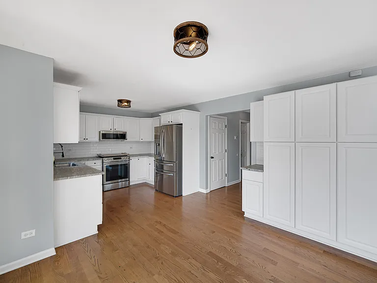 310 Cornwall Cir — Photo 6