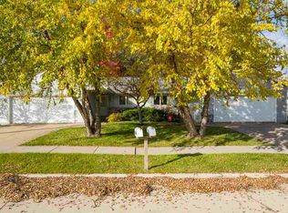1433 Northview Ln, Little Chute, WI 54140