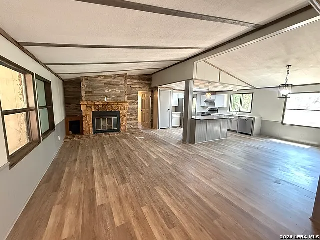 3 bed, 2.0 bath, 1484 sqft, $1,650 — Photo 3