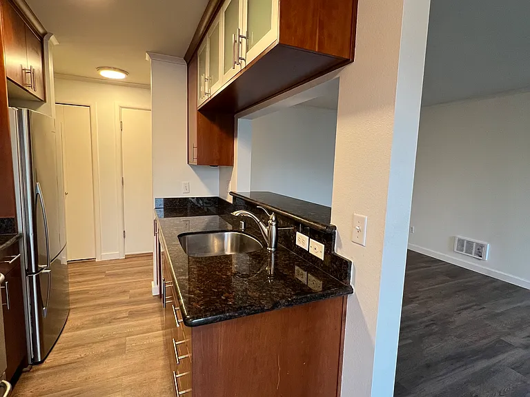 1016 6th Ave N #301 — Photo 8