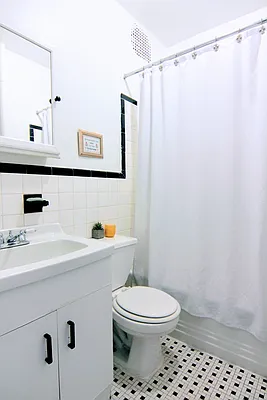 Rented by Voro, LLC | media 8