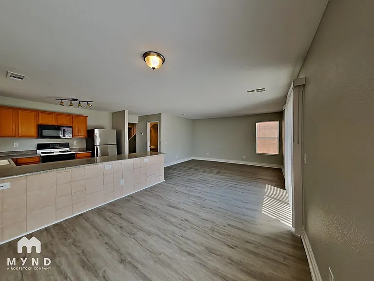 6271 Stone Hollow Ave — Photo 10