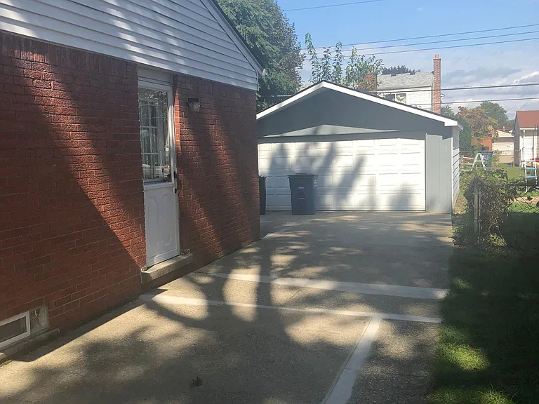 35138 Sansburn St — Photo 2
