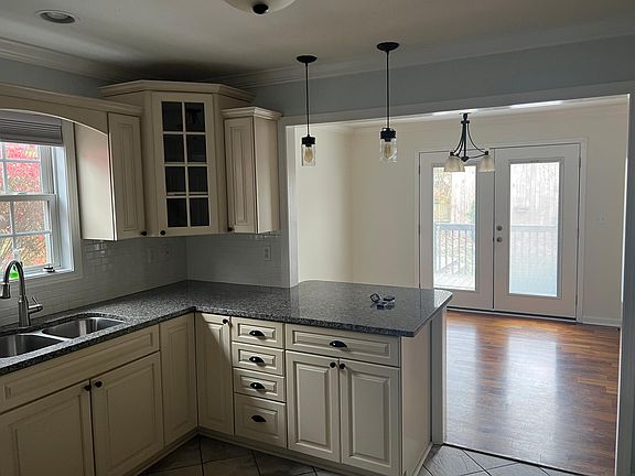 3rd image of 24154 Quintana St
