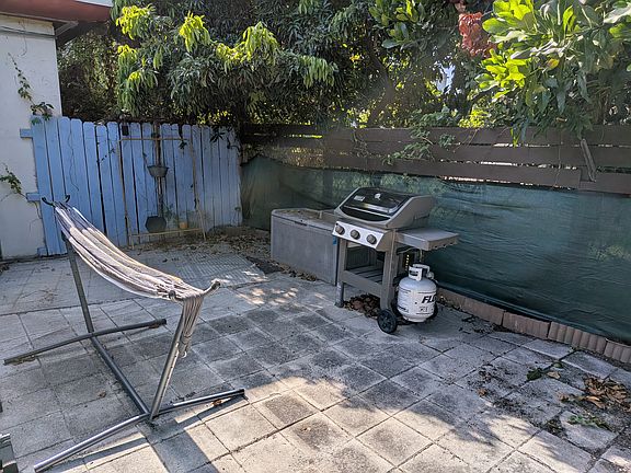 5th image of 231 NW 32nd St