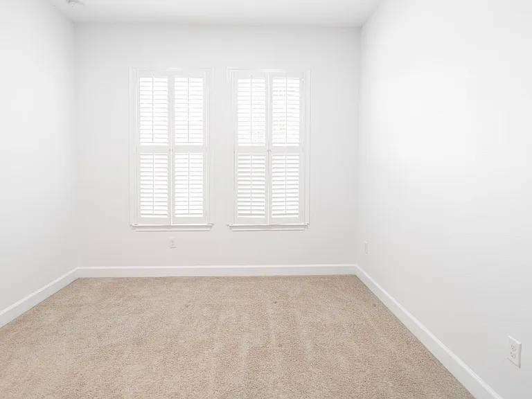 10667 Cardera Dr — Photo 37