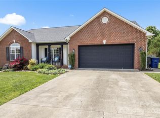 1759 Pipers Ridge Cir NW, Conover, NC 28613