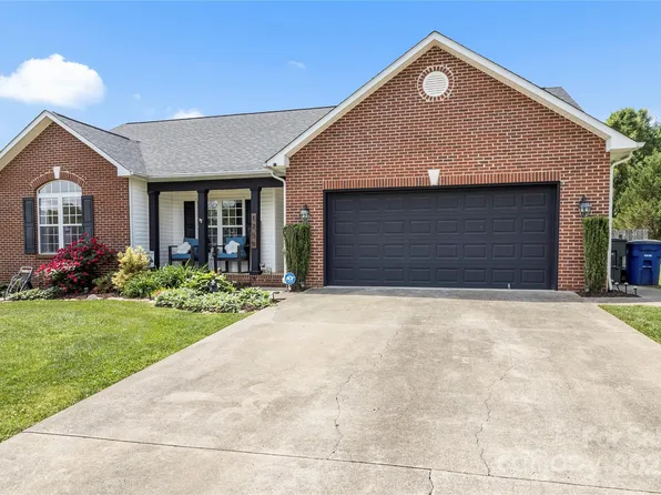 1759 Pipers Ridge Cir NW, Conover, NC 28613