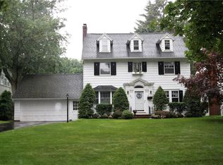 121 Sagamore Dr, Rochester, NY 14617