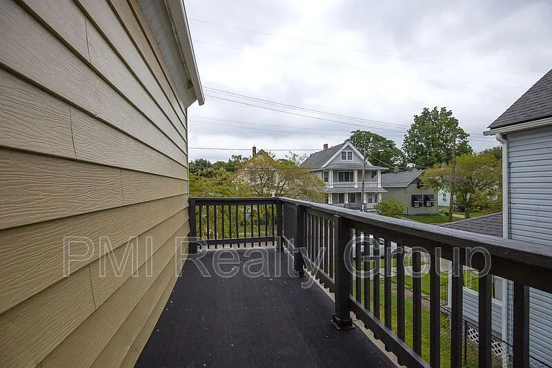 4 bed, 1.0 bath, $1,625 — Photo 2