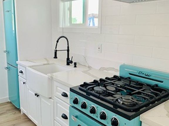 3rd image of 1605-15 W Lewis St #7