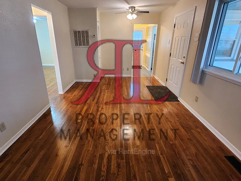 2436 Charlemagne St — Photo 9