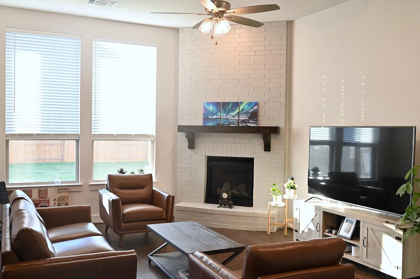 4 bed, 3.0 bath, 2309 sqft, $2,700 — Photo 3