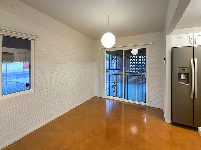 1445 N Arcadia Ave — Photo 8