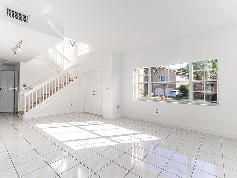 4671 SW 154th Pl — Photo 4