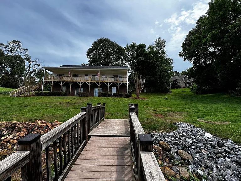 137 Fern Haven Ln — Photo 1