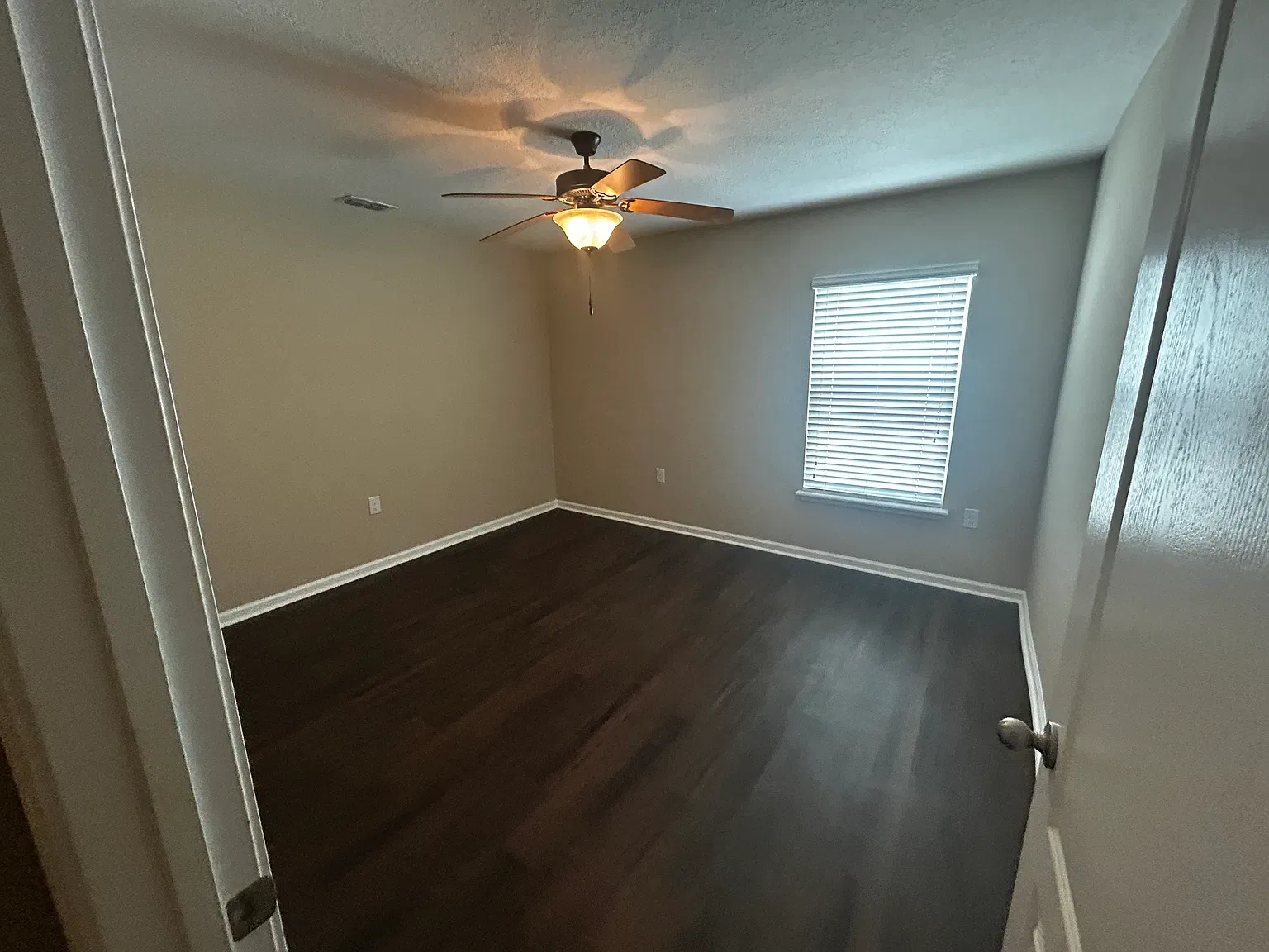 3 bed, 1916 sqft, $2,250 — Photo 2
