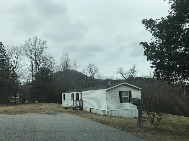 2nd image of 106 Hudson Cir