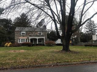 17 Meadowood Rd, Bryn Mawr, PA 19010