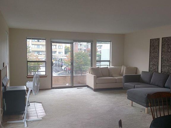 Spacious and Bright Living Room