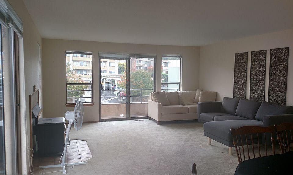 Spacious and Bright Living Room