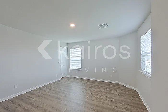 712 Saint James Pl — Photo 16